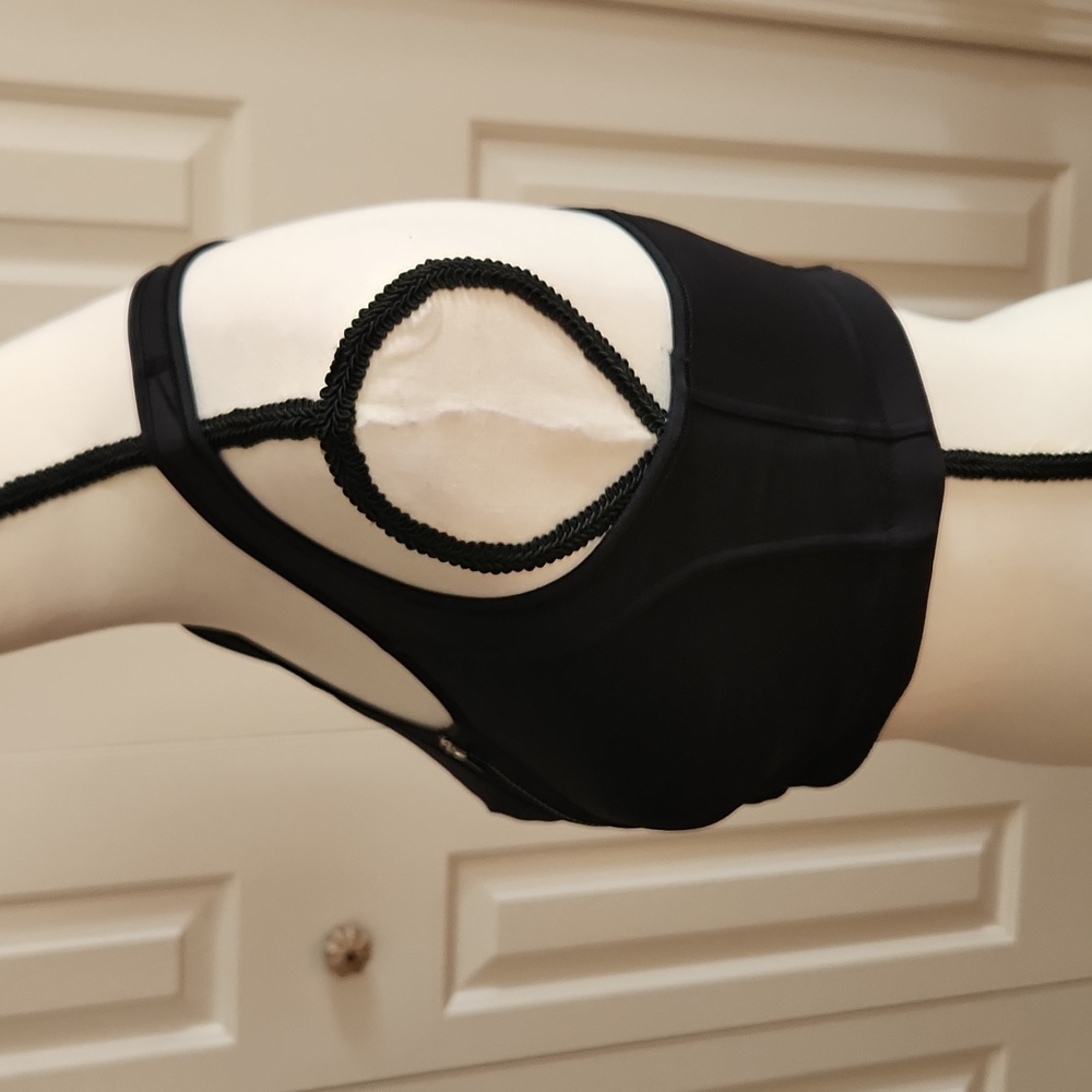 Arabella,  NWOT,  Women's Athletic bra, black with zipper. Size Large - Picture 2 of 8